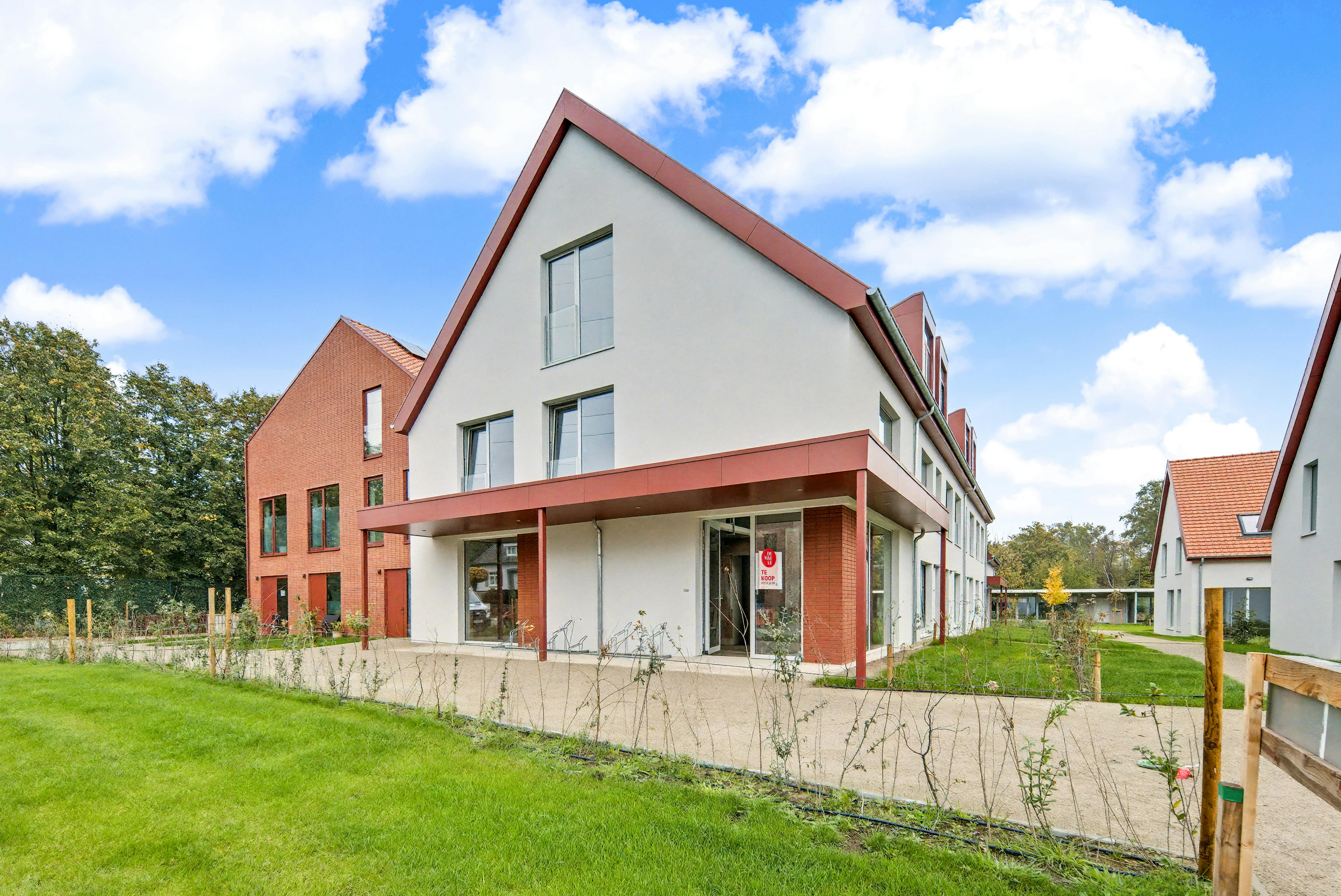 Unieke woning met 4 slaapkamers en twee badkamers foto {{pictureIndex}}