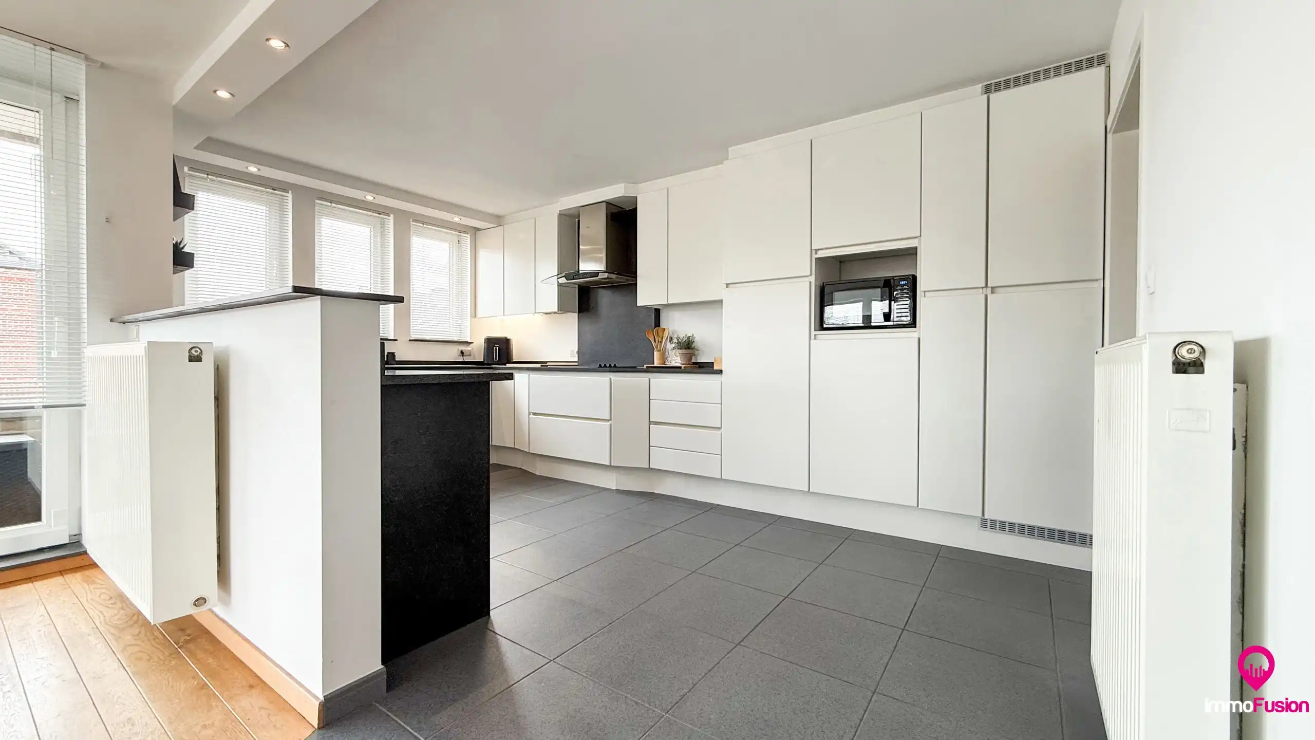 Ruim appartement met 4 slaapkamers en parking in Tuilt! foto 6