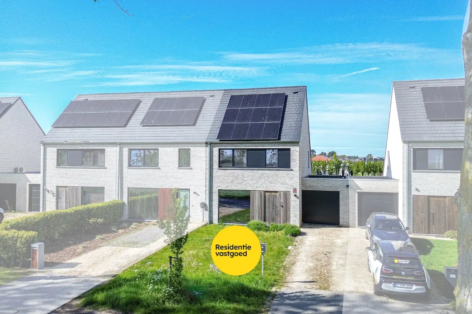 Moderne en energiezuinige halfopen bebouwing (2020) met 4 slaapkamers in Vosseslag, De Haan foto {{pictureIndex}}