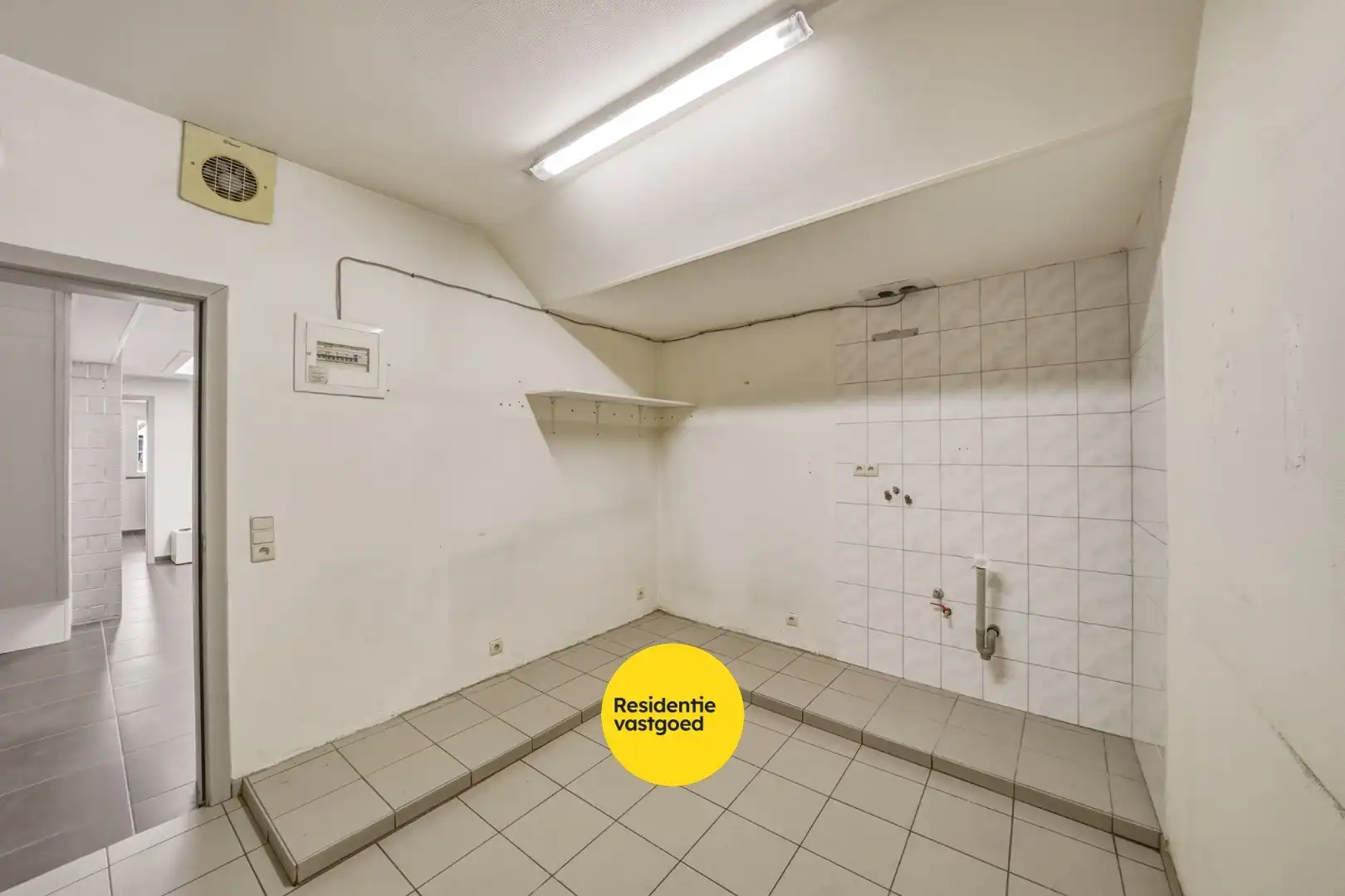 Handelspand met woonst te koop in het centrum van Oudenburg foto 4
