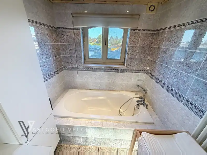 🌿 Goed onderhouden woning met 4 slaapkamers, grote garagebox/werkplaats & energiezuinige voorzieningen in Uikhoven foto 16