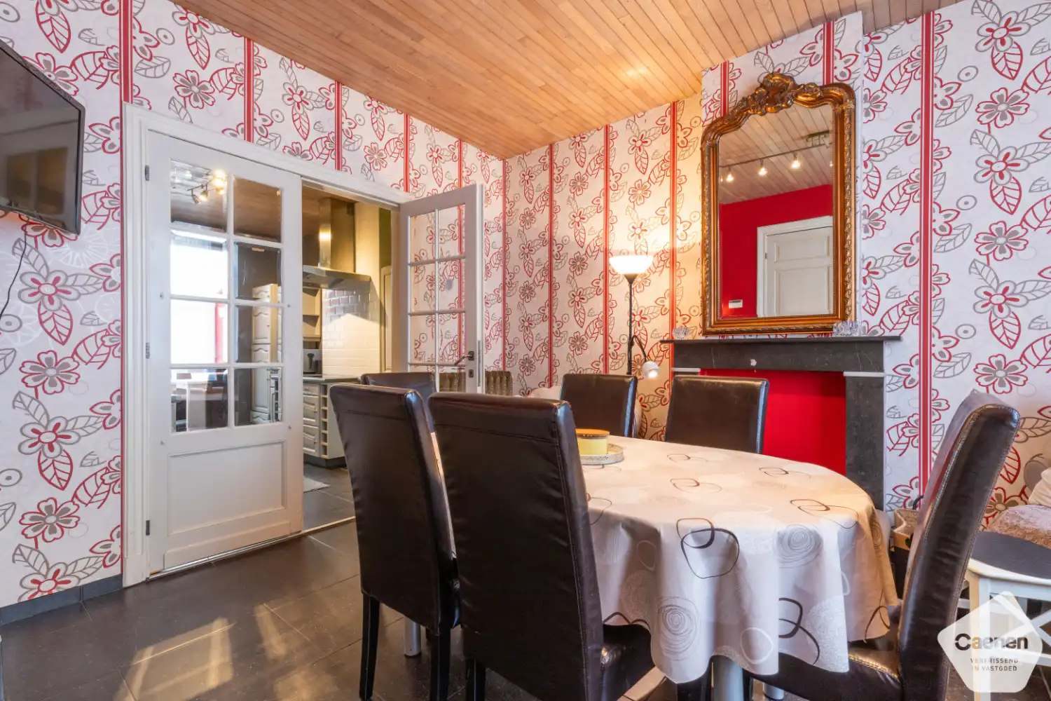 Ruime stadswoning met 3 slaapkamers en gezellige koer foto 3