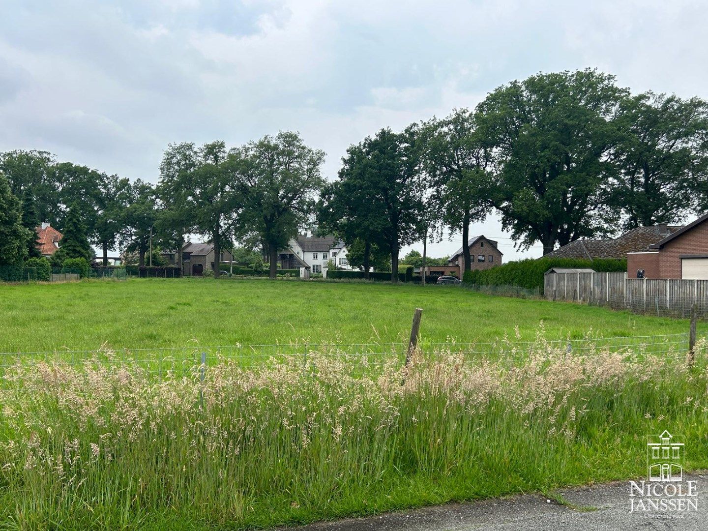 Zeer mooi en ruim perceel  foto 2