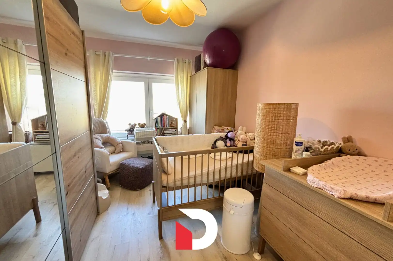 Lichtrijk appartement met garagebox vlakbij centrum Brugge foto 9