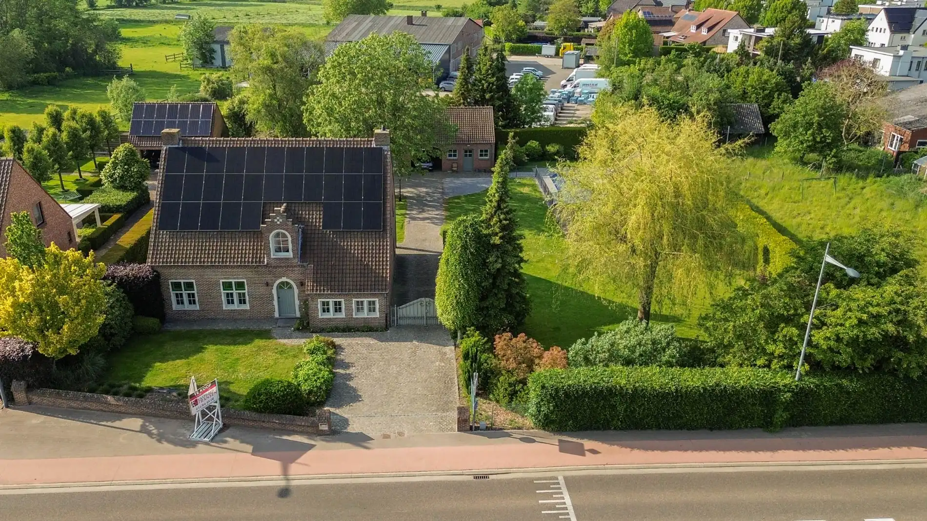 Prachtige ruime villa met naastliggende bouwgrond! foto 25