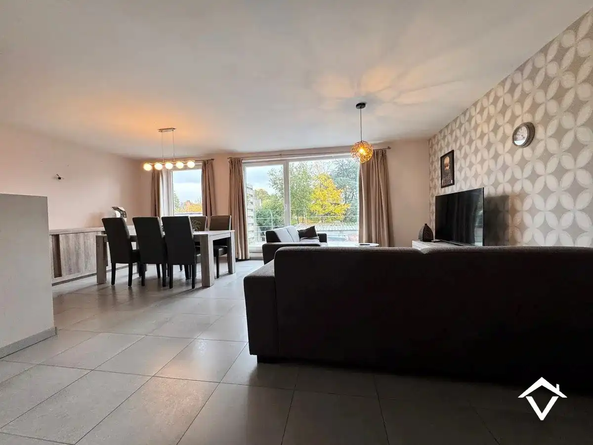 Instapklaar appartement met 2 slaapkamers en garage te Torhout foto 3