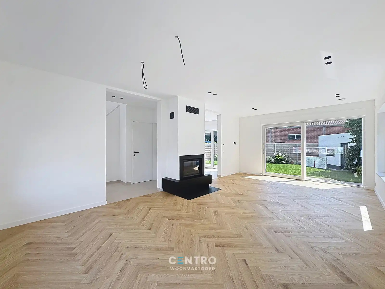 Gerenoveerde woning met 4 slapks, ZUIDger. tuin en ruime garagebox! foto 2