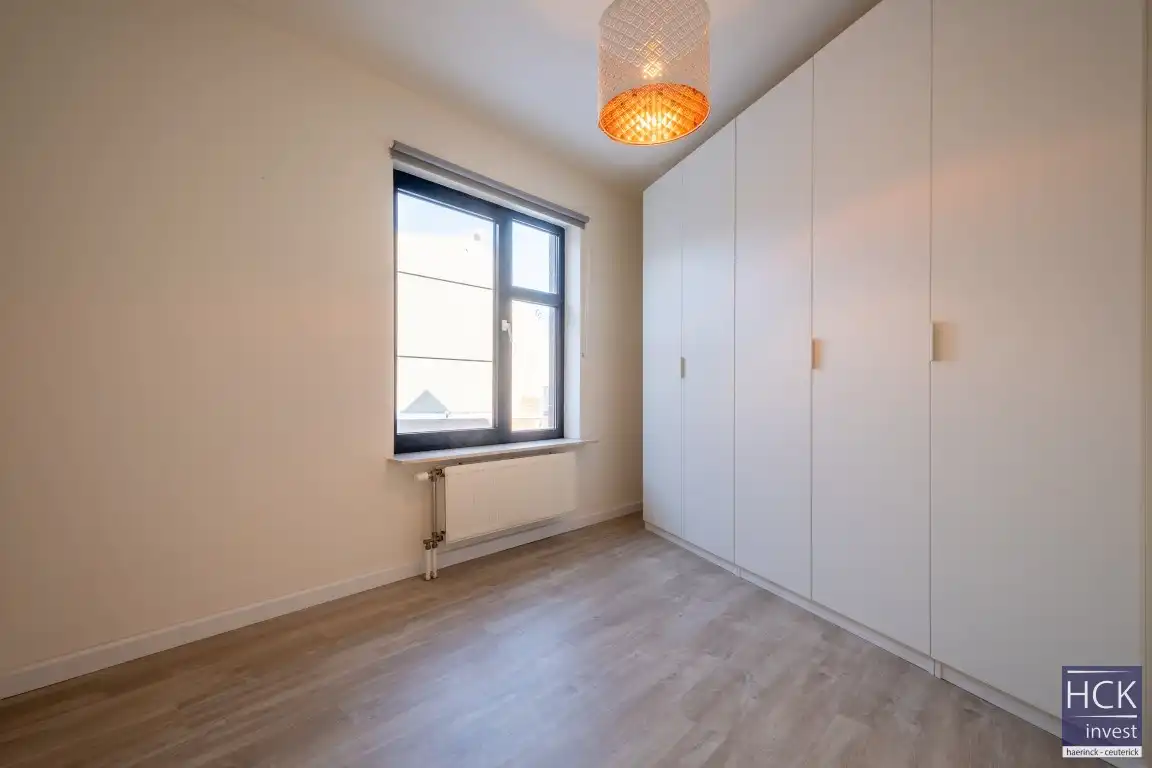 KRUISHOUTEM - Lichtrijk appartement met 2 SLPK. op topligging foto 8