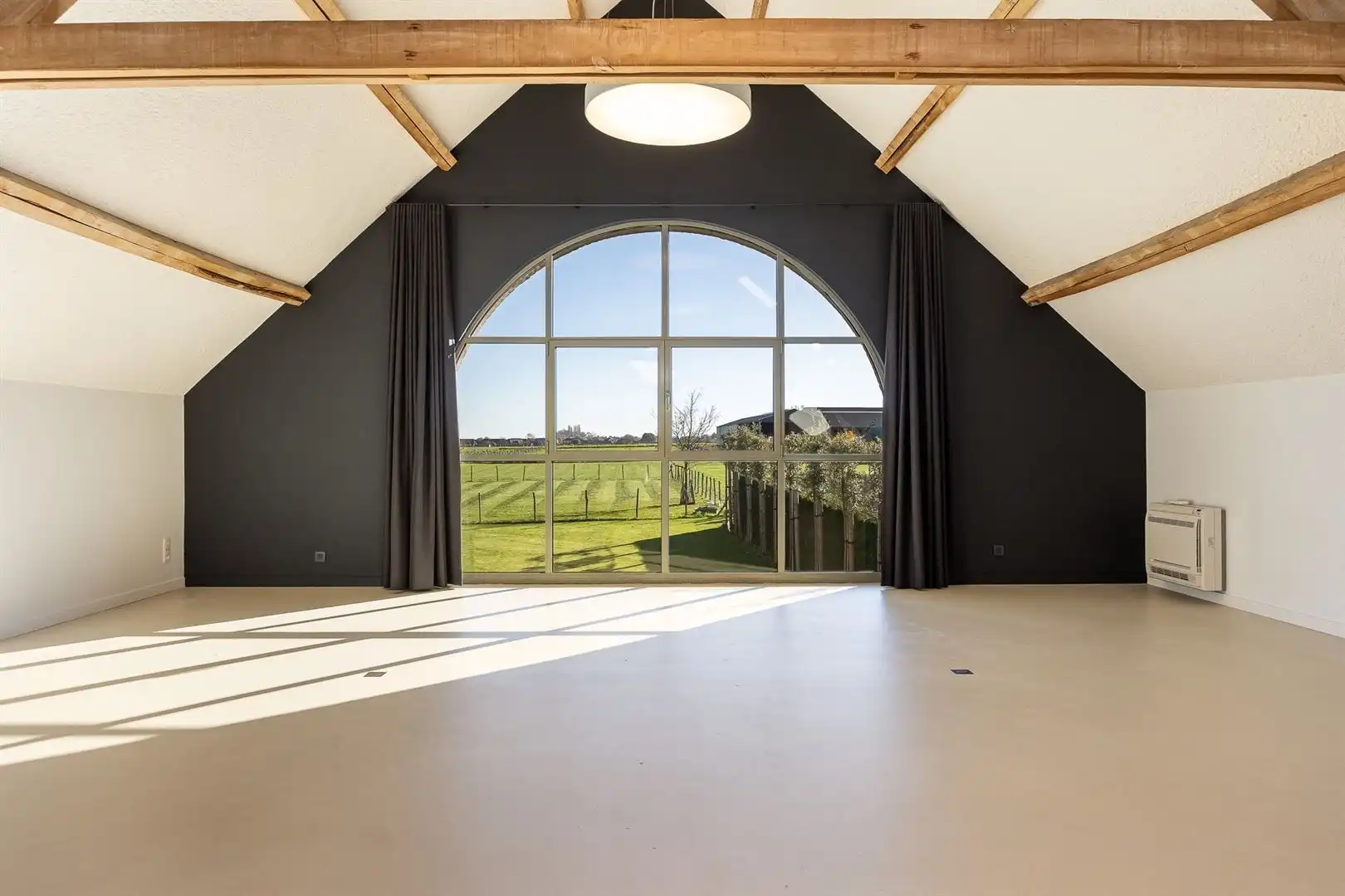 Exclusief landhuis met multifunctioneel bijgebouw foto 16