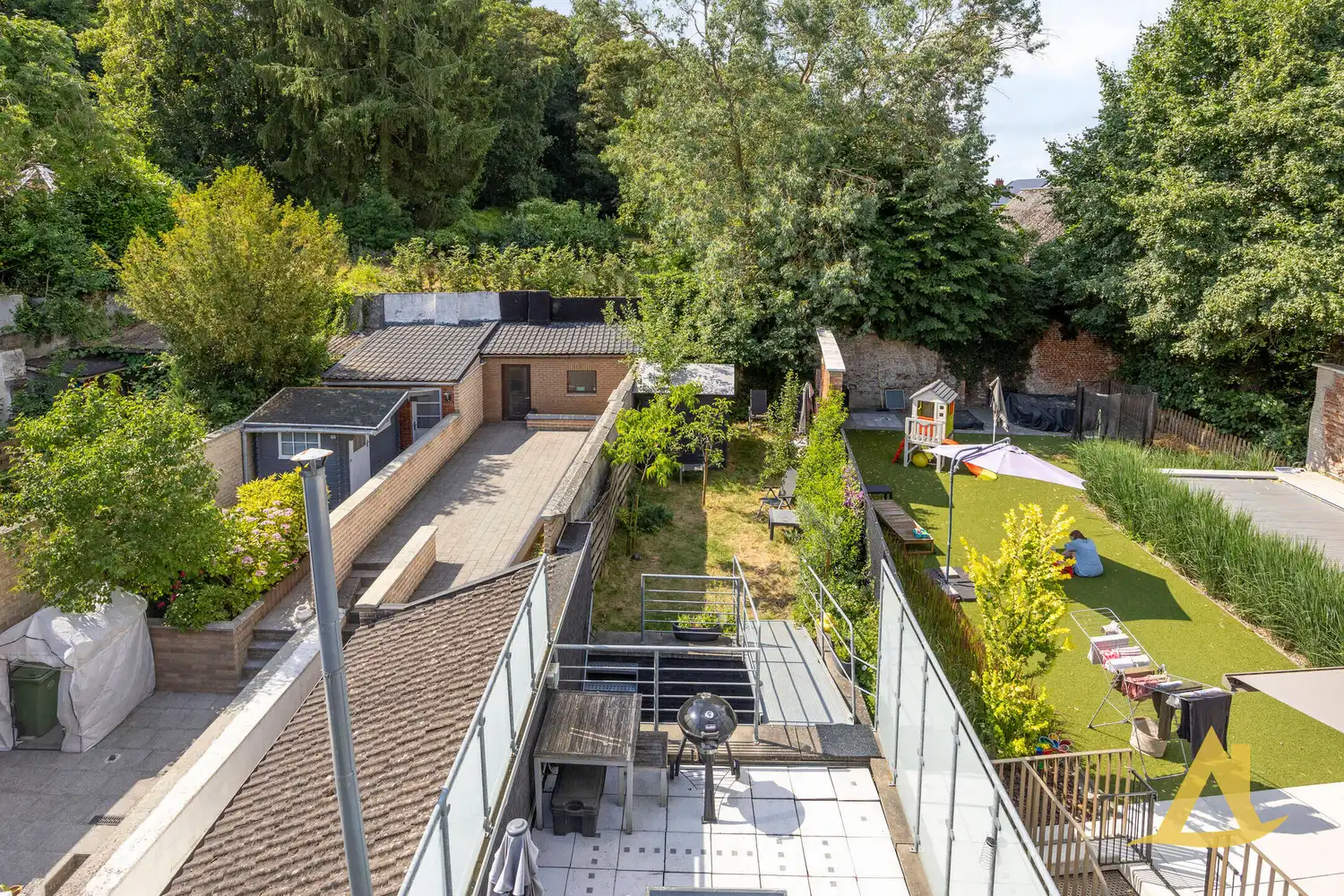 DESIGN STADSWONING MET 3 SLAAPKAMERS, TUIN EN JACUZZI IN HET HARTJE VAN DIEST foto 3