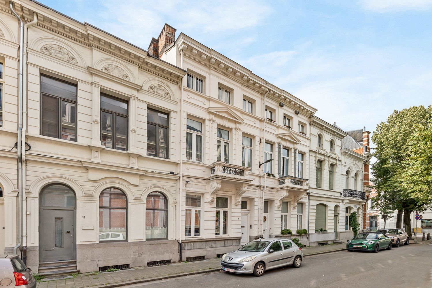 Majestueuze en te renoveren herenwoning  (240m² bewoonbaar) met uitzonderlijke tuin op topligging te Zurenborg foto 2