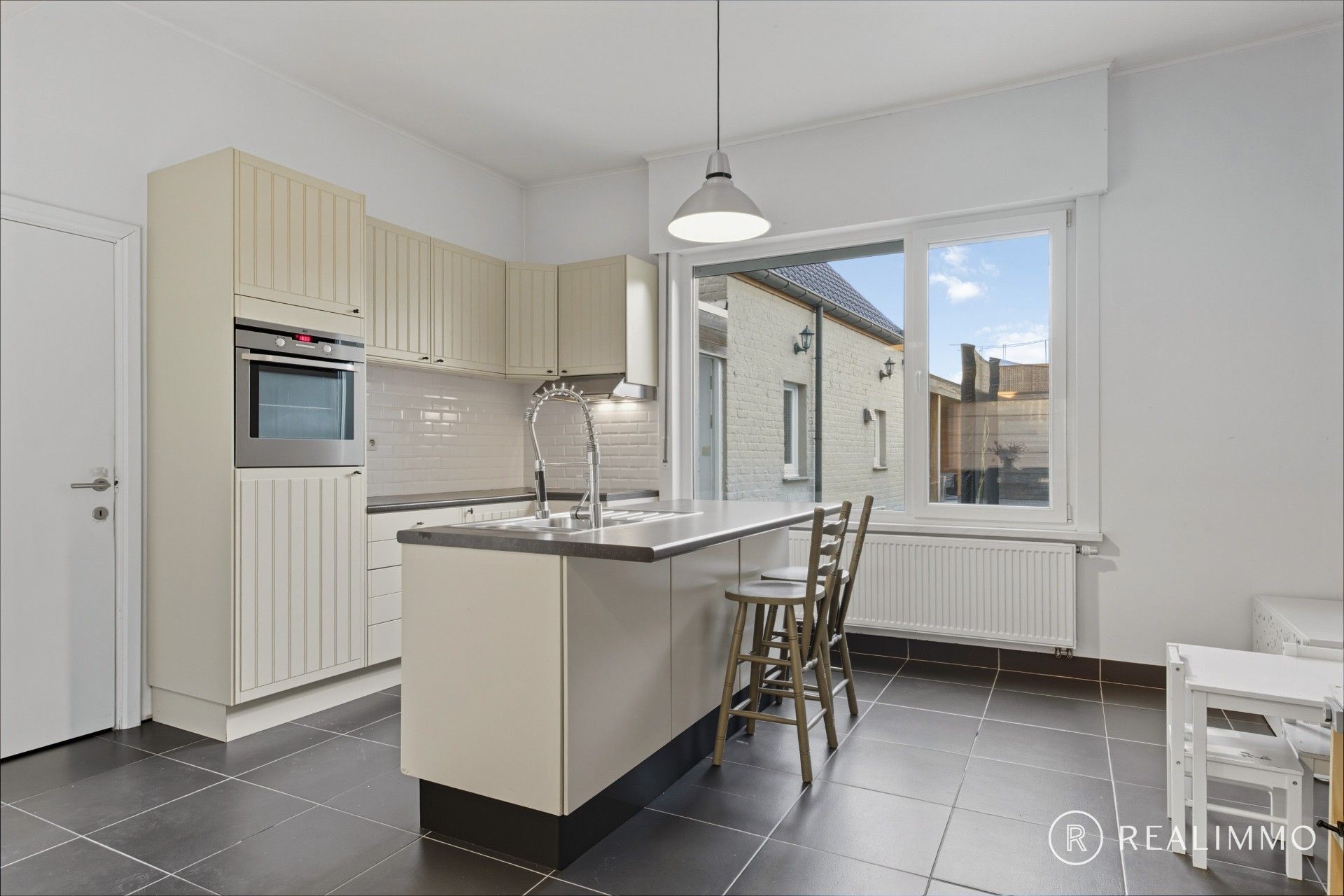 Instapklare hoekwoning in centrum Desselgem foto 6