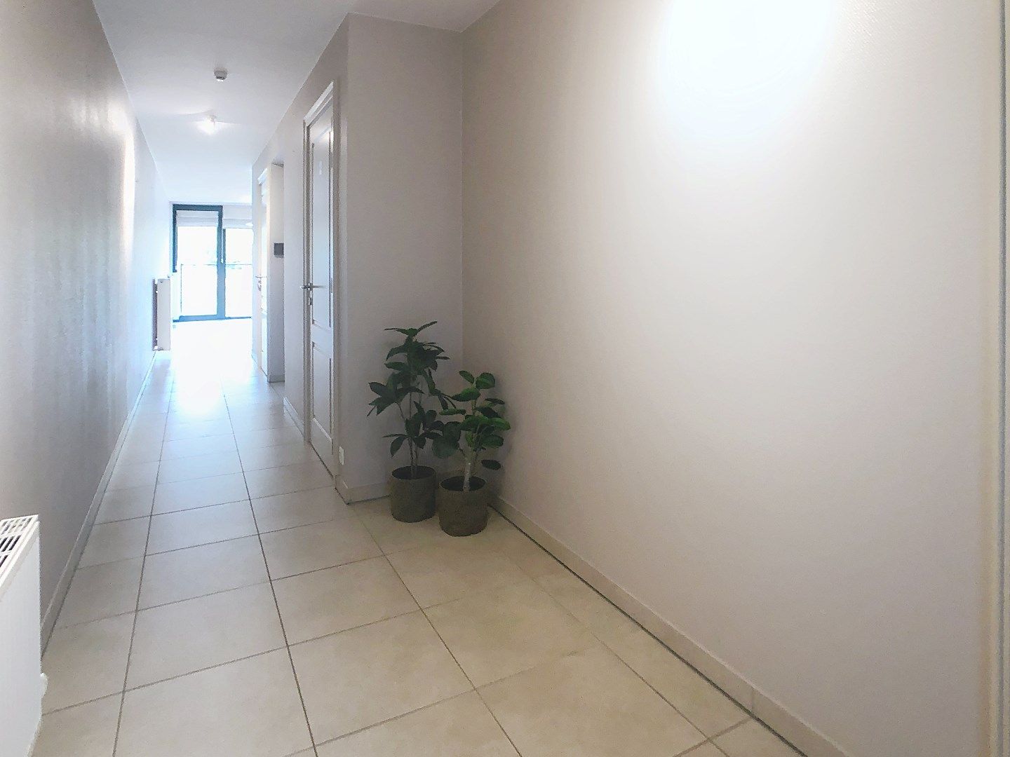 Lichtrijk gelijkvloers appartement in centrum van Oostnieuwkerke foto 6