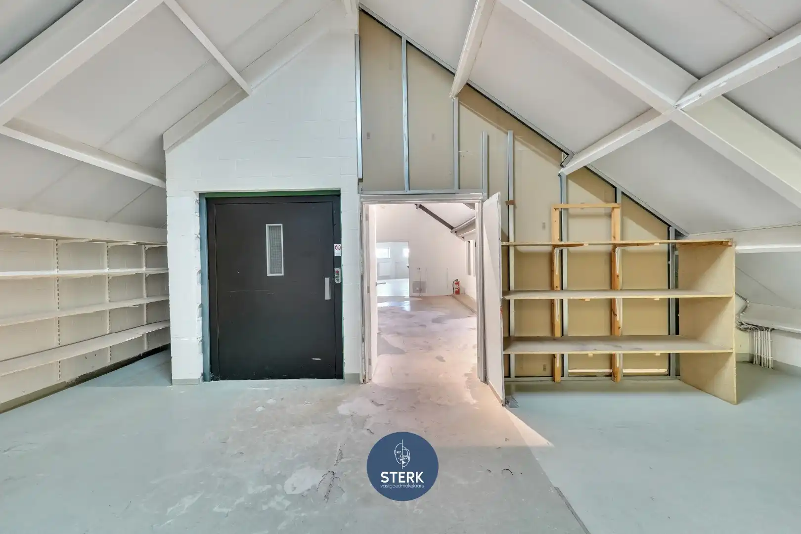 TE RENOVEREN HOEVE MET UITZONDERLIJKE BIJGEBOUWEN OP EEN RUIM PERCEEL !  foto 18