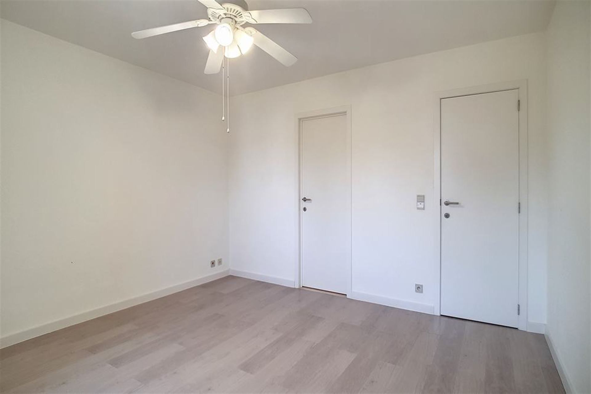 Koppelvilla in rustige straat vlakbij het Park van Tervuren. foto 19