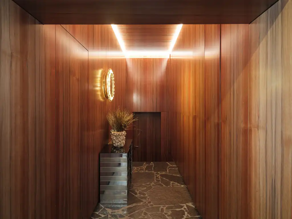 Imposant designappartement met loftallures nabij het Wintercircus en De Krook foto 17