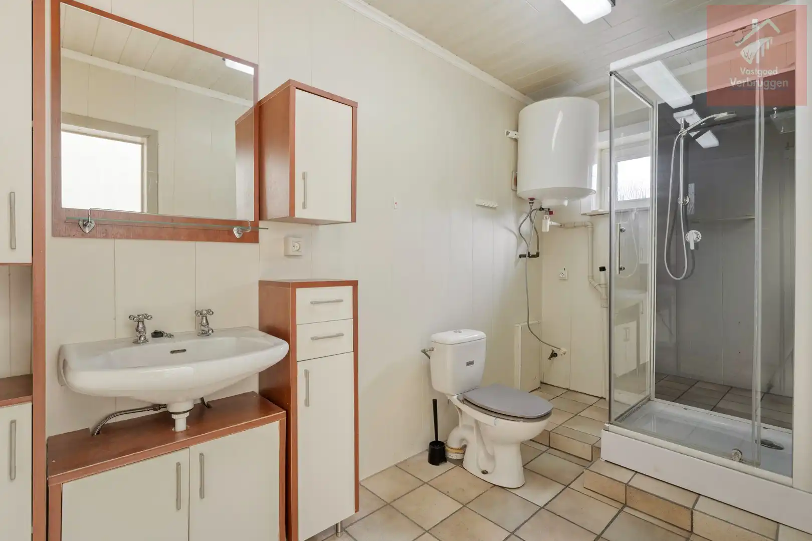 Ruime gezinswoning met 4 slaapkamers en grote tuin foto 7