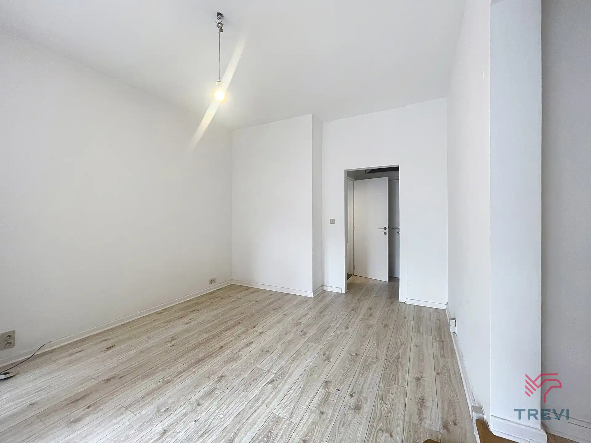 Ruime studio vlak bij Stéphanie foto 4