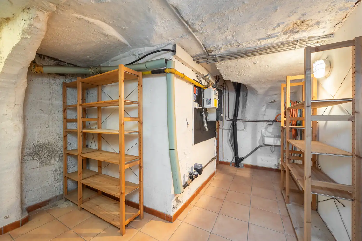 Veelzijdig opbrengsteigendom met aparte woongelegeheid en buitenruimte op A-locatie te Antwerpen met 2 aparte ingangen! foto 11