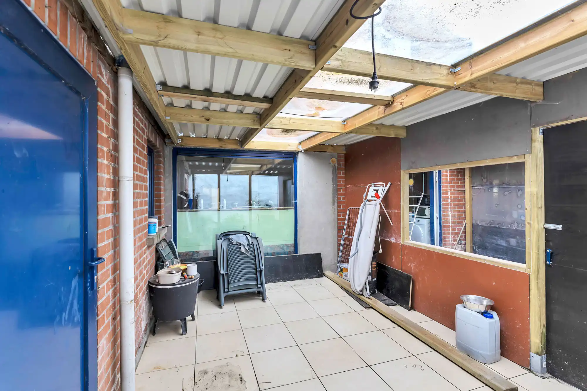 Te renoveren woning met 3 slaapkamers en garage foto 9