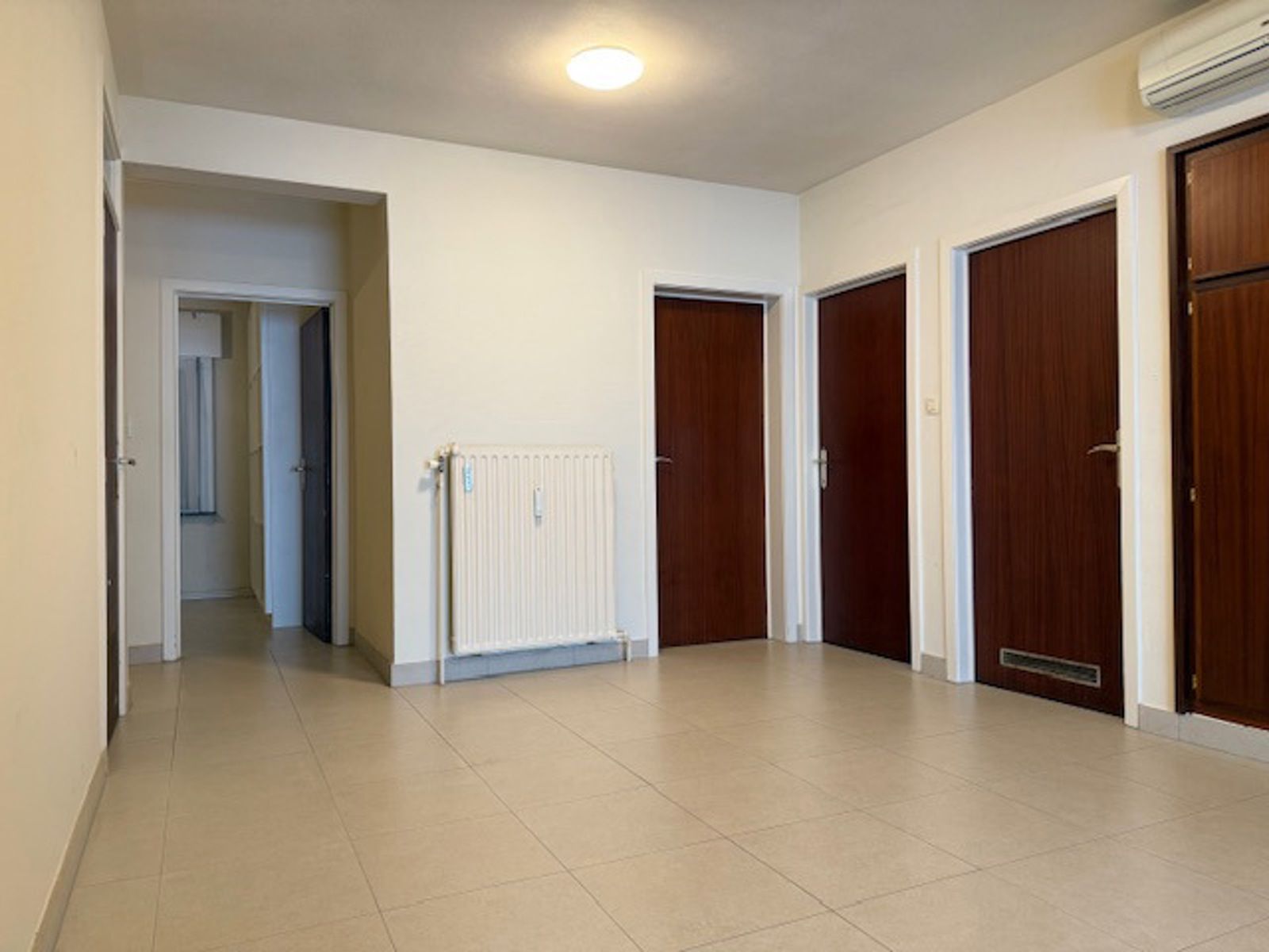 Te huur: zeer ruim appartement aan de rand van centrum Aalst  foto 2