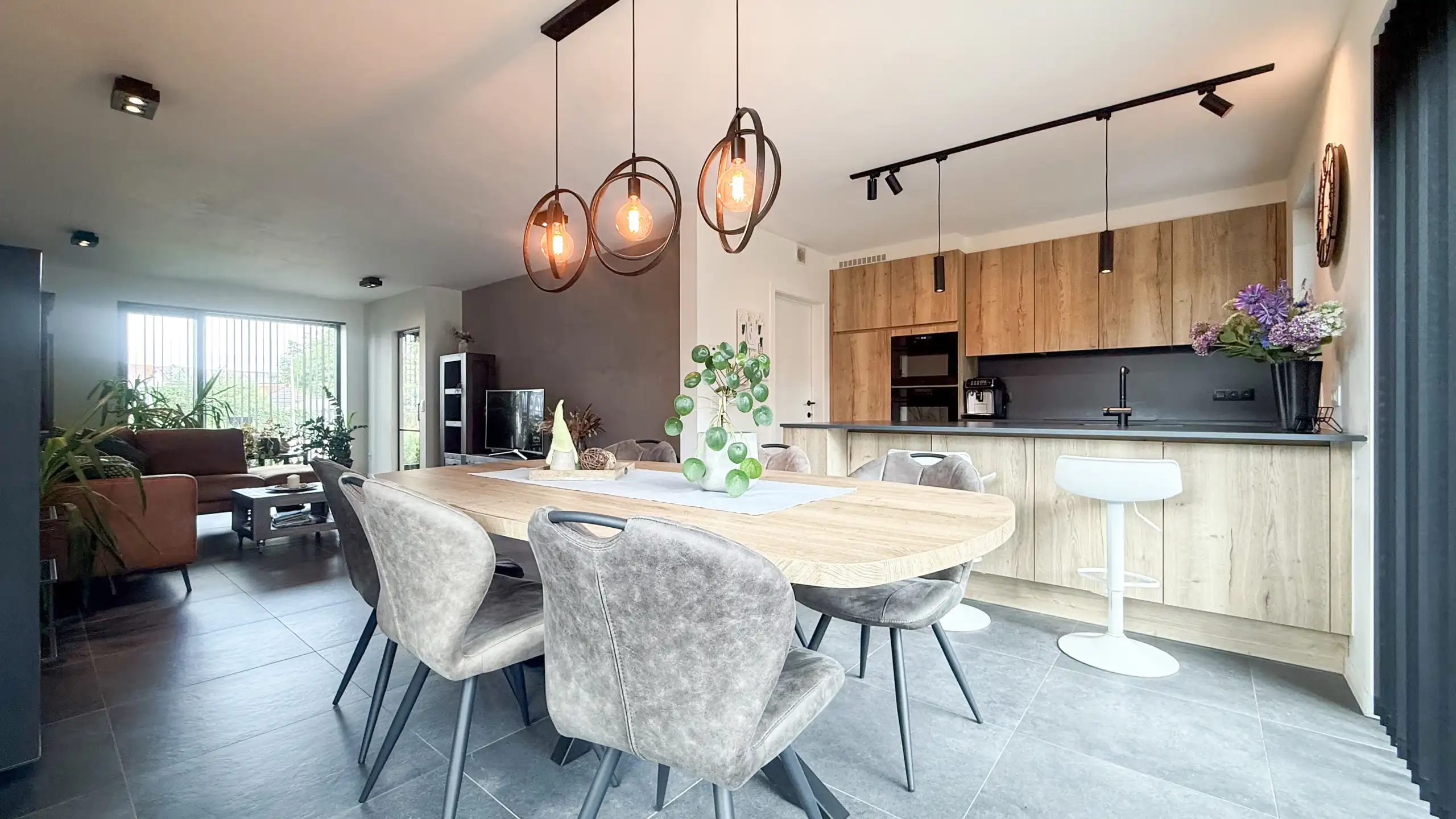 Moderne halfopen woning met 3 slpks en tuin! foto 12