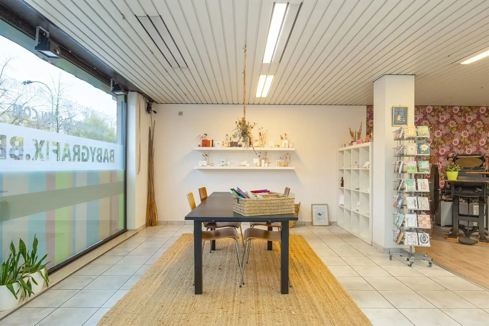 Ruim commercieel gelijkvloers 241m² op toplocatie tegenover AZ Klina foto 7