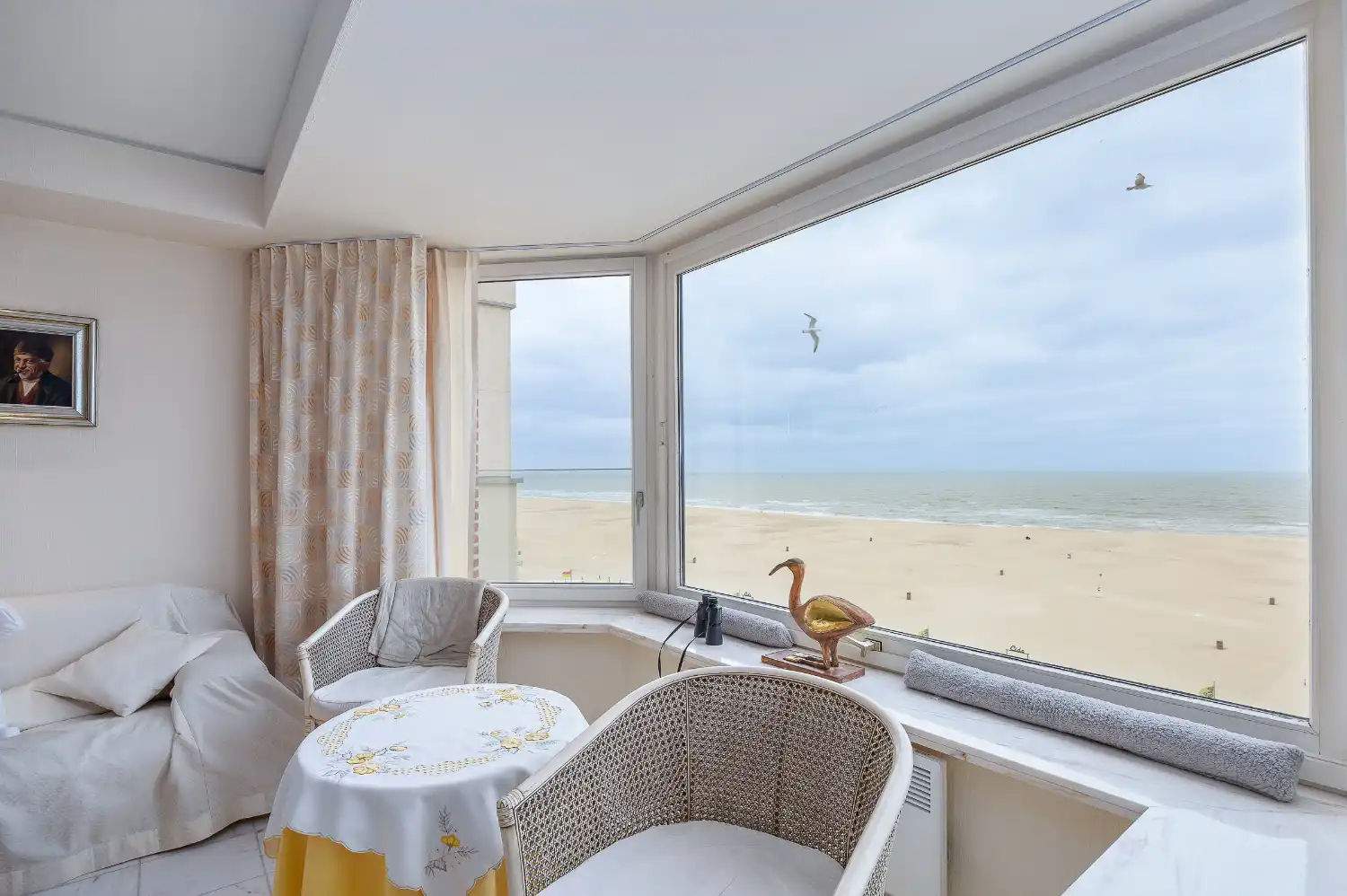 2 slaapkamer appartement op de zeedijk van Oostende foto 2