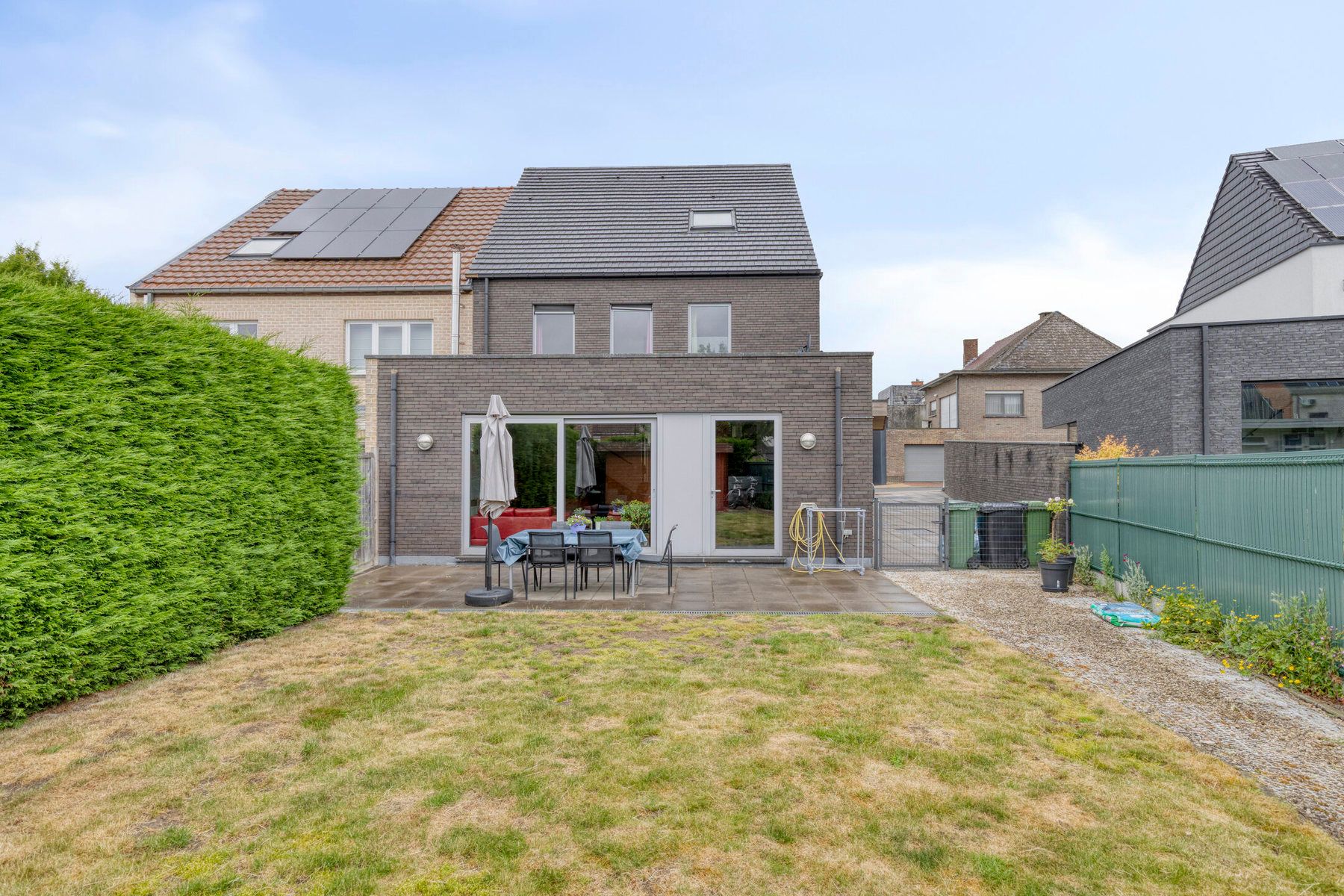 Ruime en instapklare 3-gevelwoning met zonnige tuin foto 2