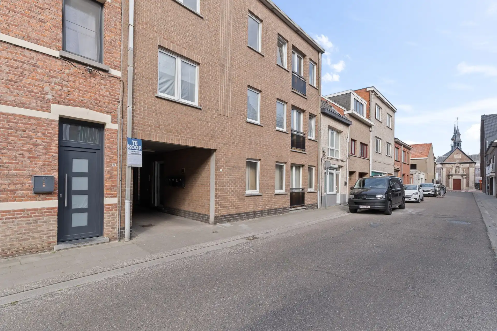 Volledig vernieuwd appartement met lichtrijke leefruimte en rustig terras foto 14