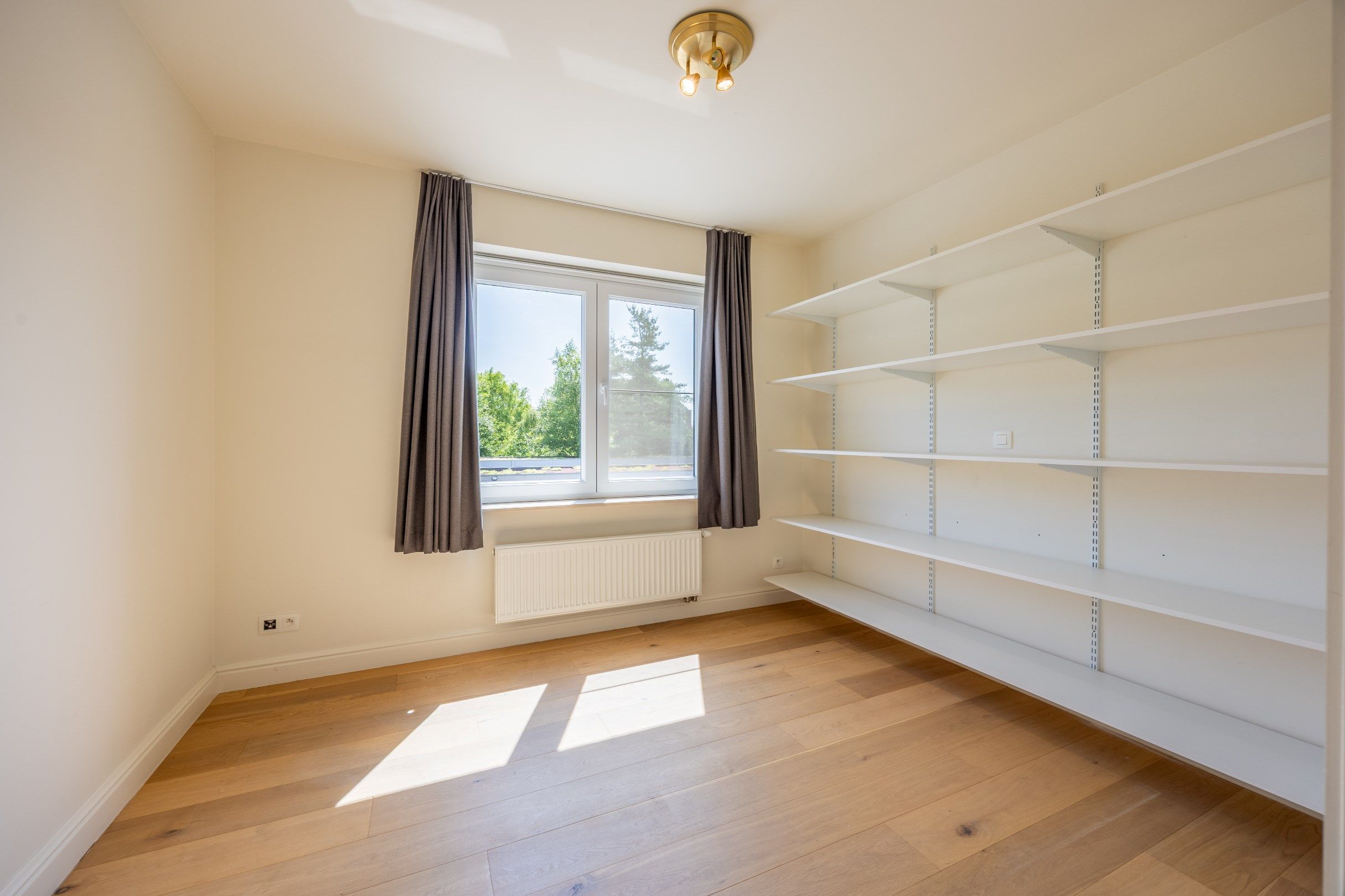 UITZONDERLIJK APPARTEMENT MET AUTOSTAANPLAATS  foto 8