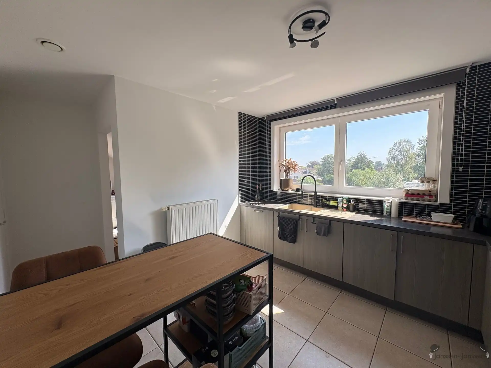 Ruim duplex appartement met terras en ondergrondse staanplaats te huur in Leopoldsburg  foto 8