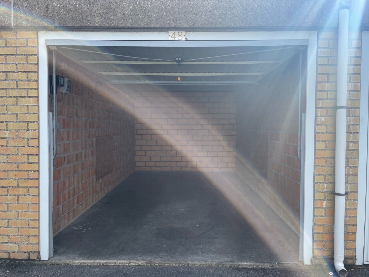 Garagebox op gelijkvloers foto {{pictureIndex}}