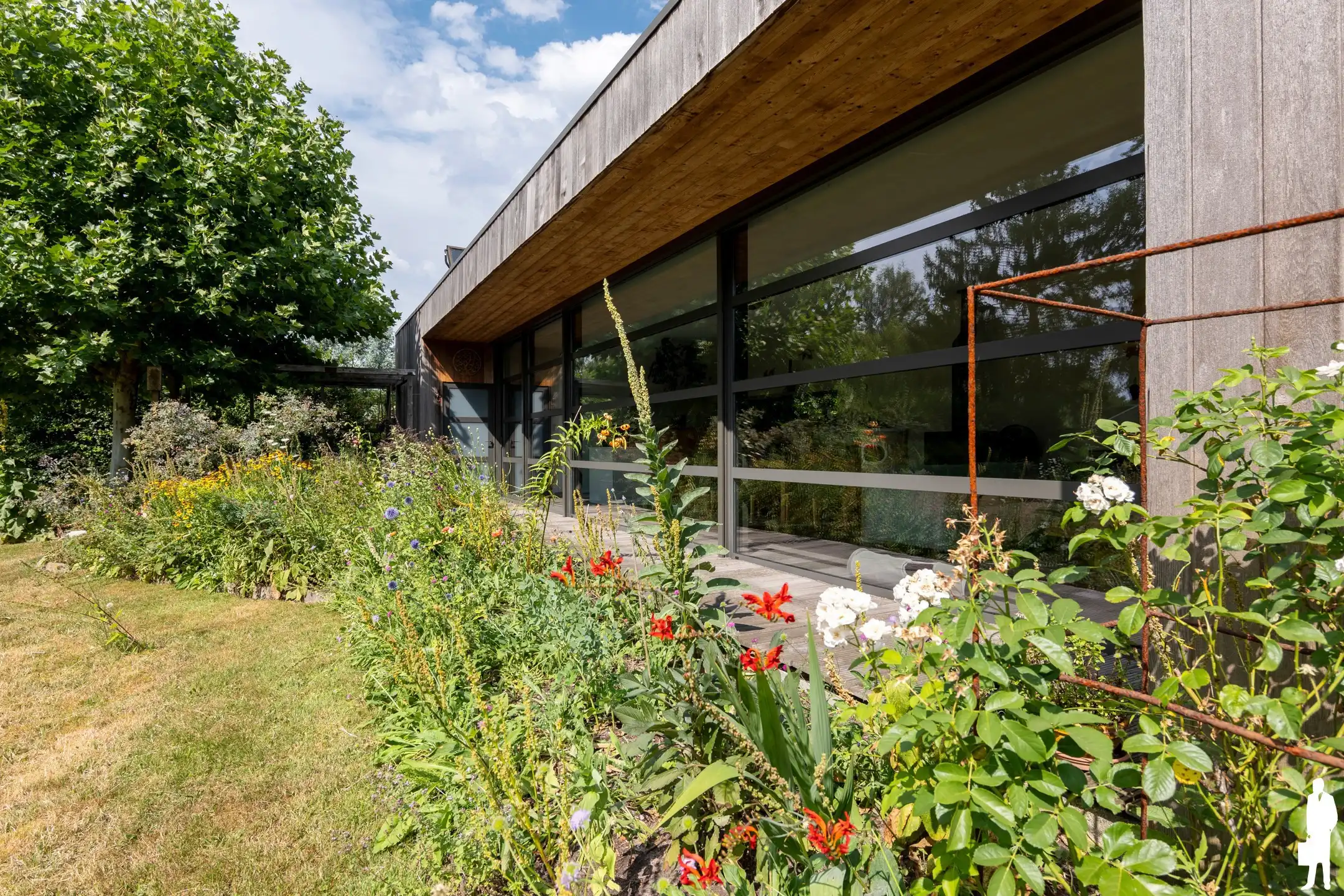 Unieke woning; architecturaal ontwerp, organische natuurtuin foto 4