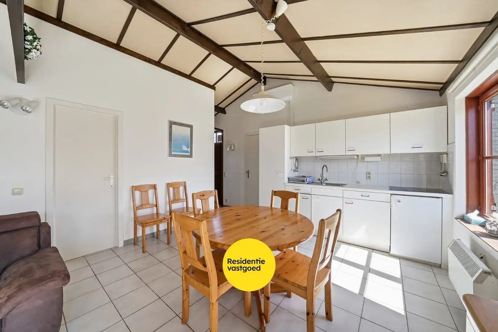 Instapklare vakantiewoning met zonnige tuin en 2 slaapkamers foto 4