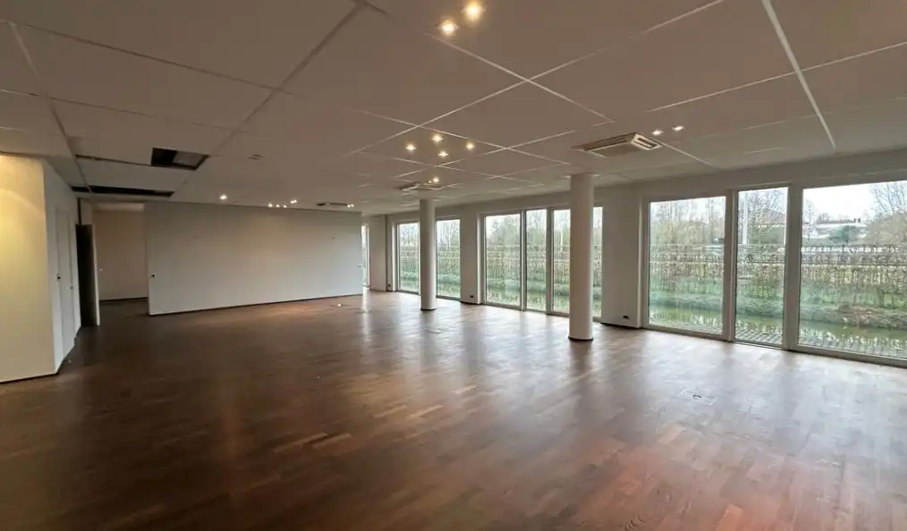 Kantoorruimte te huur in Clinton Park in Roeselare foto 11