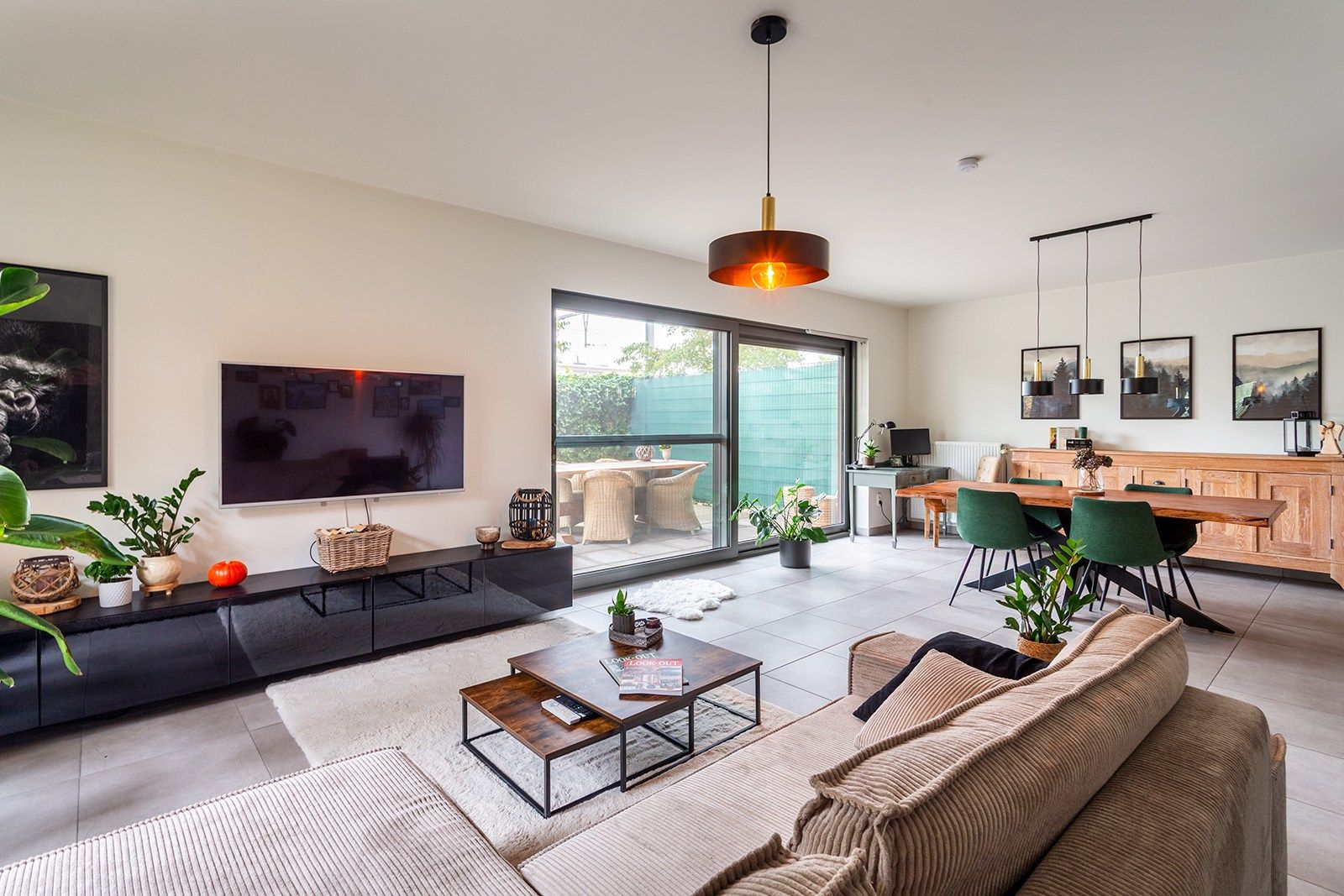 Instapklaar 3-slaapkamer appartement met tuin en moderne afwerking foto {{pictureIndex}}