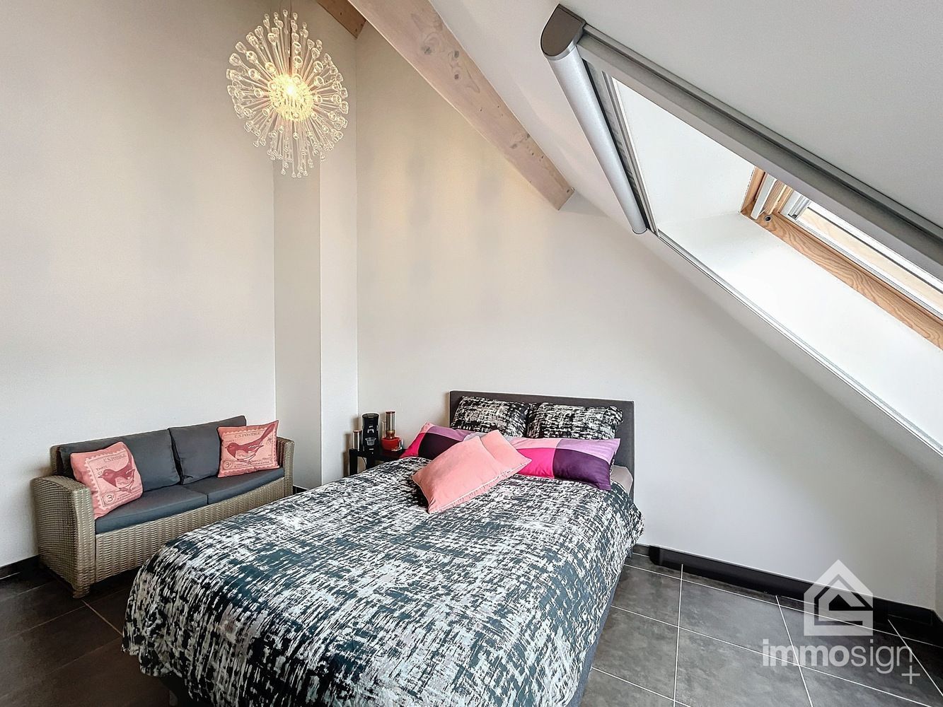 Ruim duplex appartement met 3 slaapkamers en terras te Pelt! foto 12