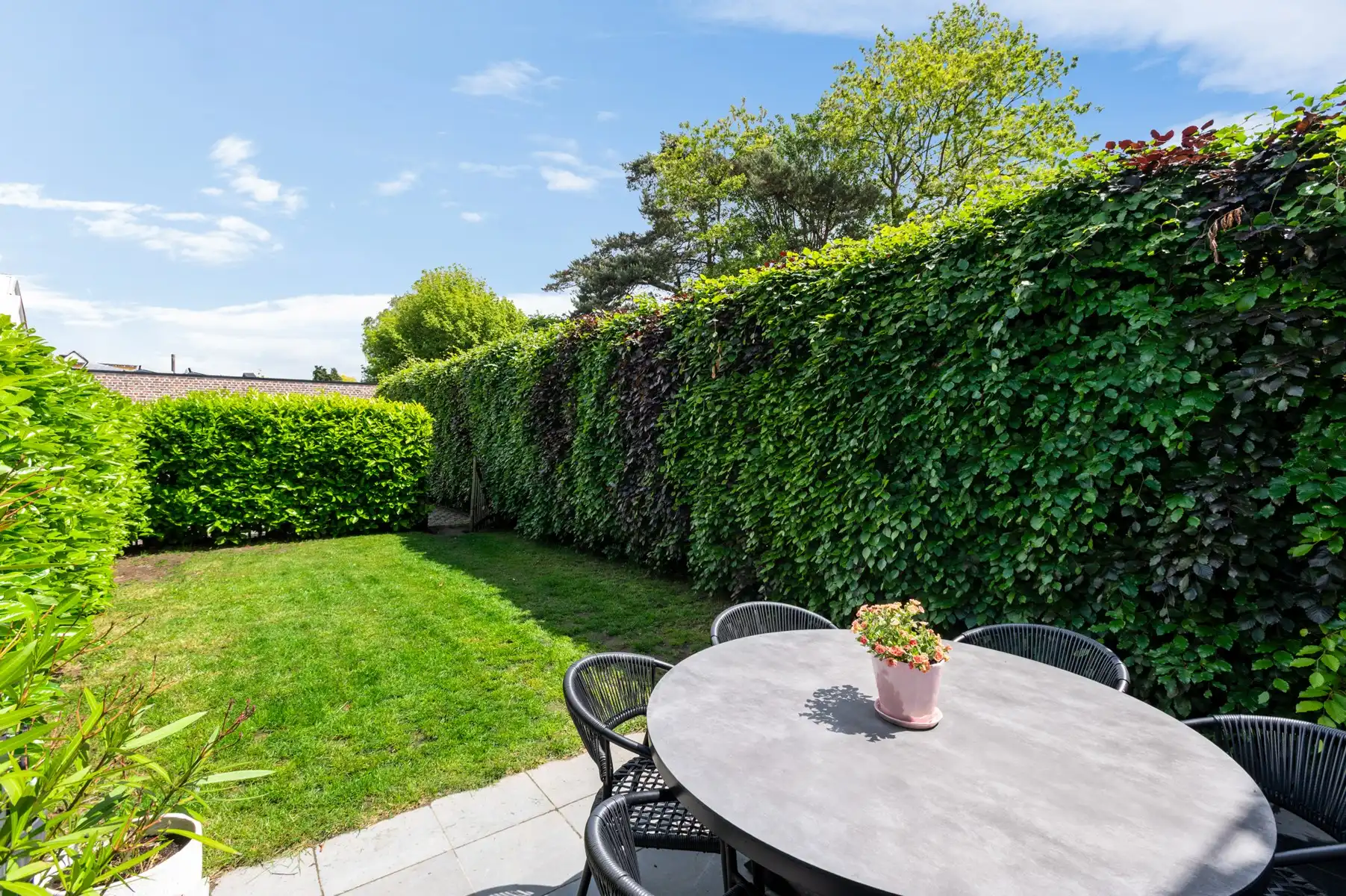 Goed gelegen gelijkvloers appartement met 1 slaapkamer, tuin en garage foto 8