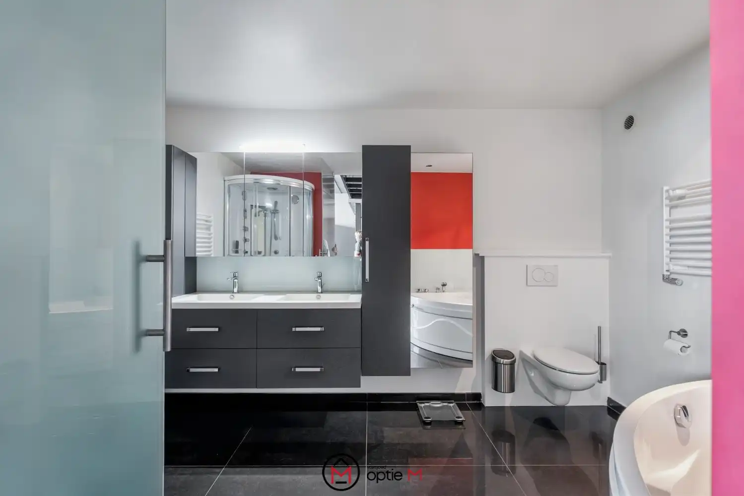 Unieke loft met 2 slaapkamers, terras en parking foto 19