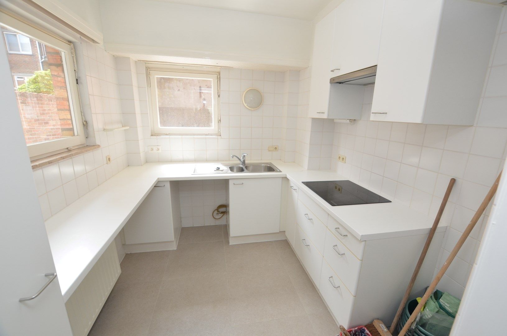 IN OPTIE !!!! Goed gelegen appartement met grote koer foto 5