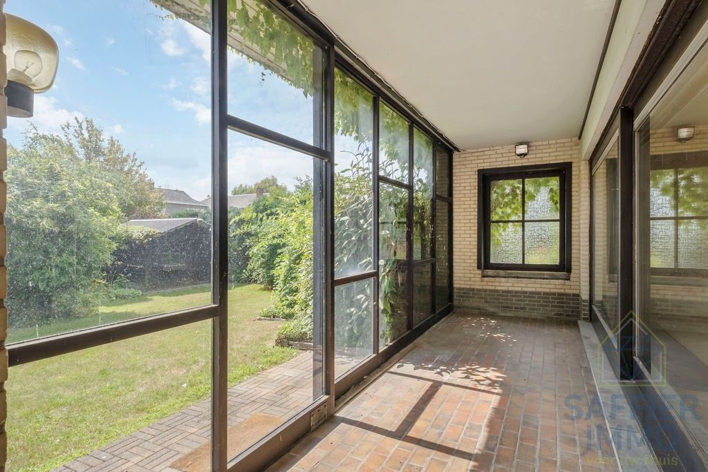Ruime gezinswoning met zonnige tuin en 5 slaapkamers in hartje Izegem foto 24