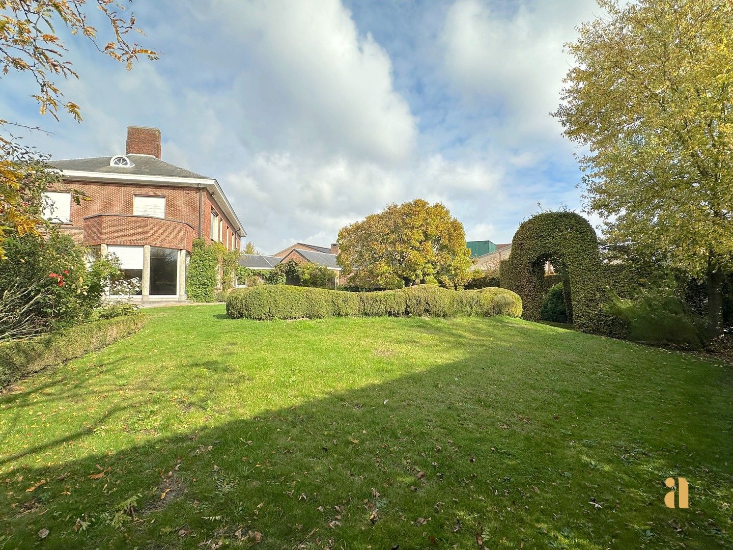 Te huur: royale woning met zwembad foto 30