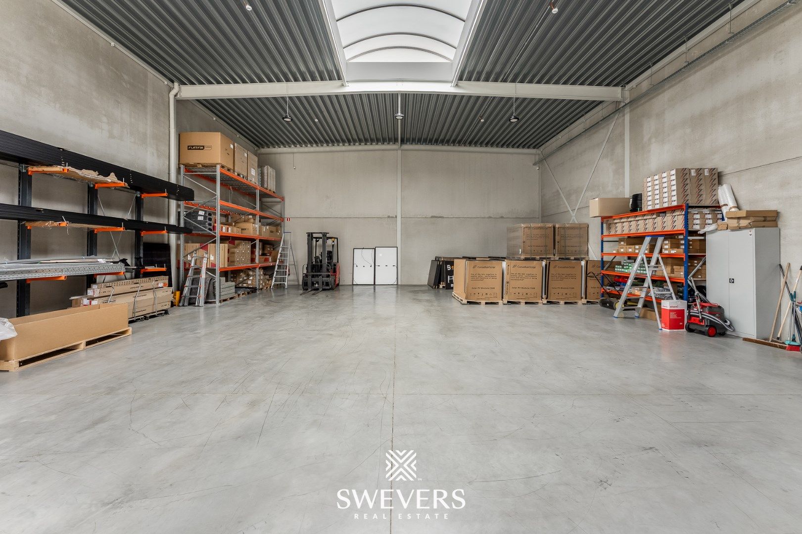 Functionele industriehal met drie autostaanplaatsen te Ham foto 4