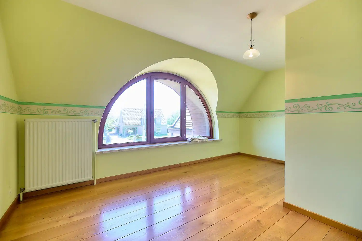 Ruime en degelijk gebouwde villa op groen perceel van 1318m² met zicht op de velden foto 16