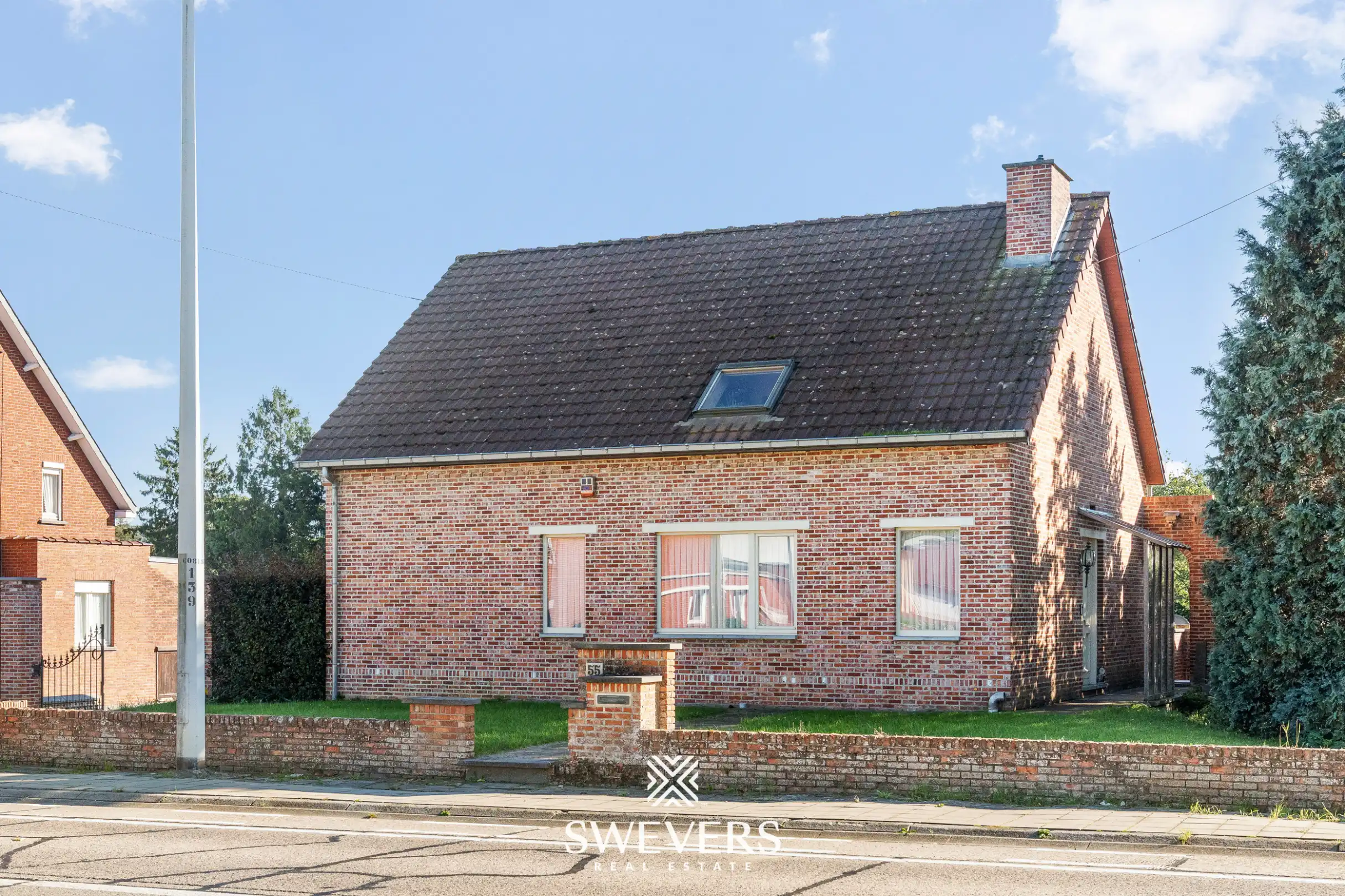 Hoofdfoto van de publicatie: Uitstekend gelegen ruime woning met 3 slaapkamers en mooie zuidgerichte tuin.