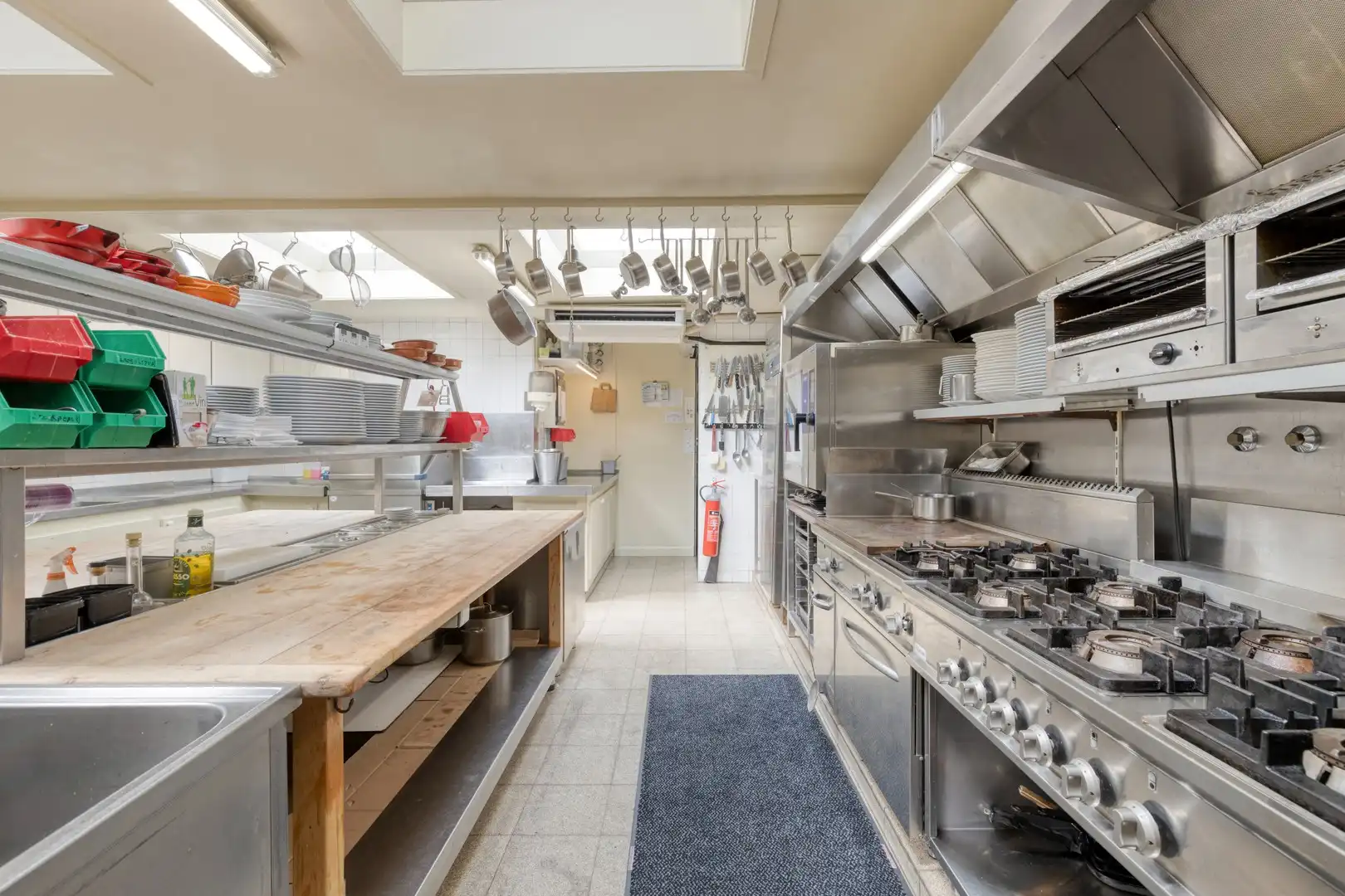 Investeringseigendom met volledig uitgerust restaurant en twee bijkomende woonentiteiten op de Zeedijk van Zeebrugge foto 11