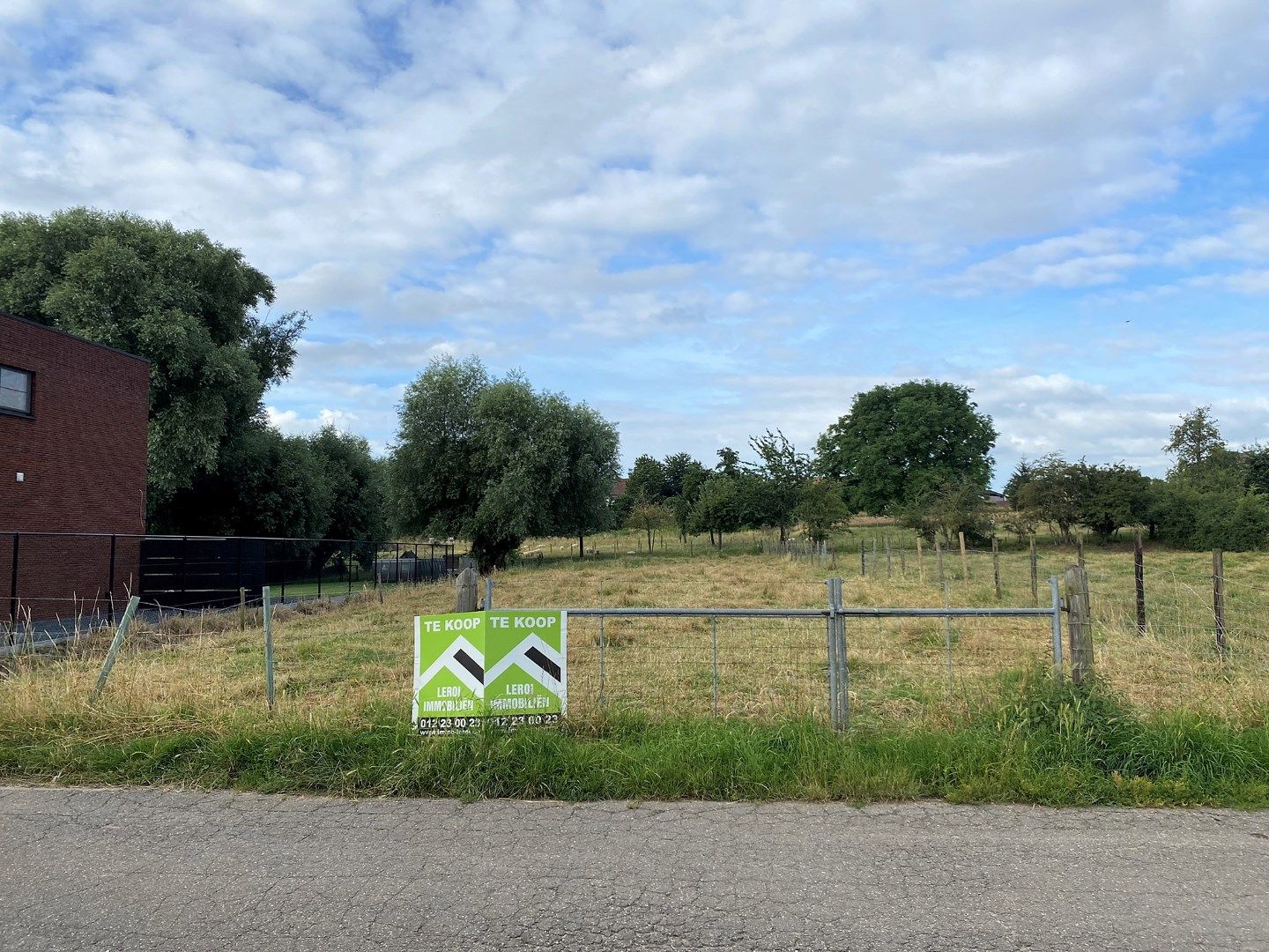 Mooi perceel bouwgrond voor open bebouwing - rustige ligging te Tongeren-Lauw foto {{pictureIndex}}