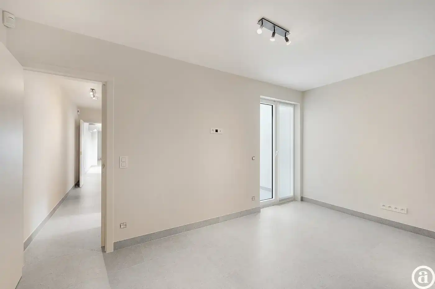 Instapklare handelsruimte op een toplocatie aan de Zeedijk van Knokke. foto 17
