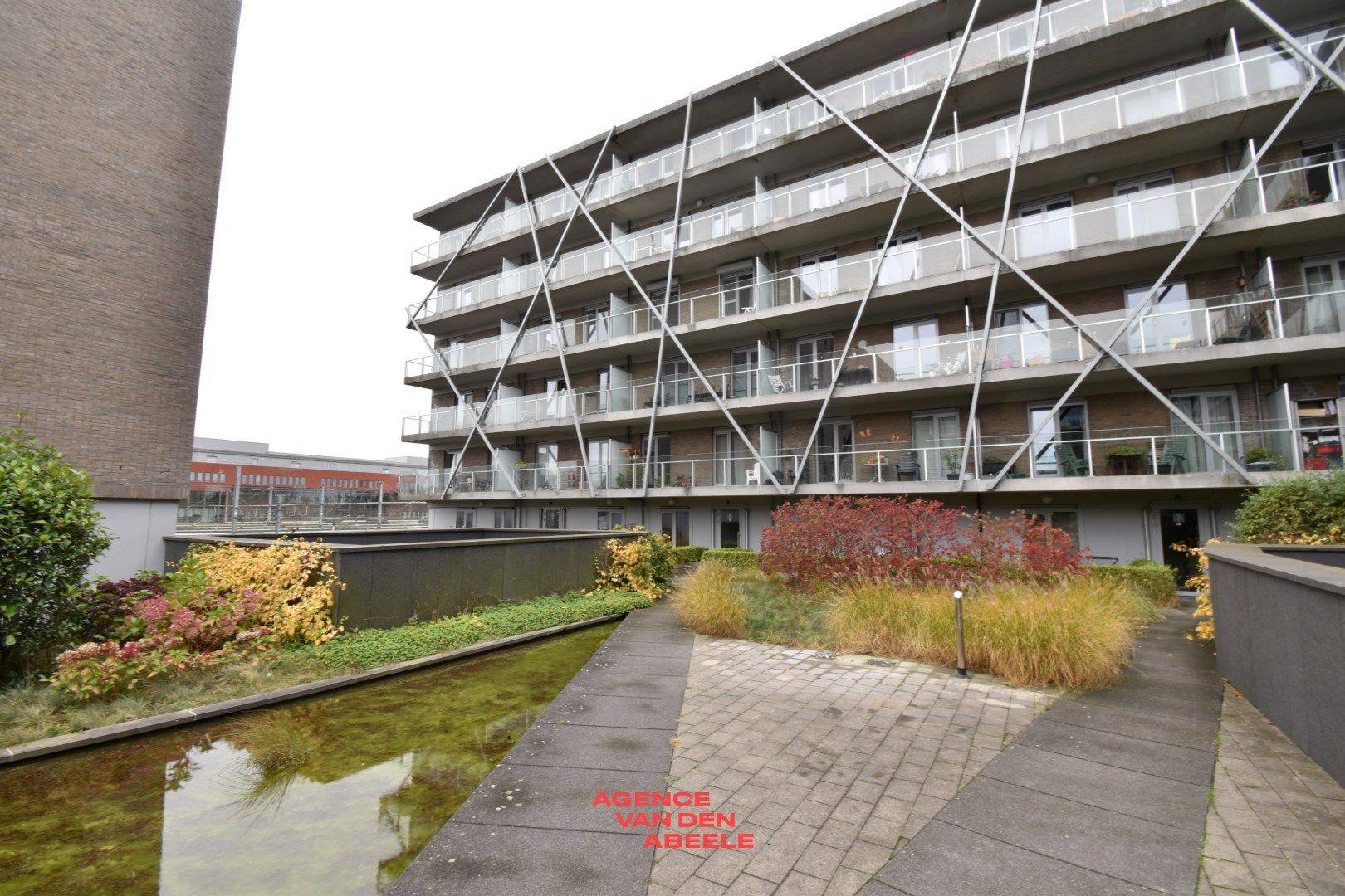 Nieuwbouw appartement met 2 slaapkamers aan de rand van Brugge foto {{pictureIndex}}